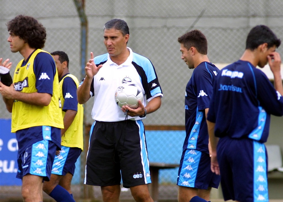 Tite conquistou a Copa do Brasil de 2001, vencendo o Corinthians na final — Foto: AE/Neco Varella