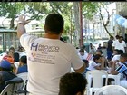 Ex-morador de rua distribui presentes, alimentos e fraternidade no Natal