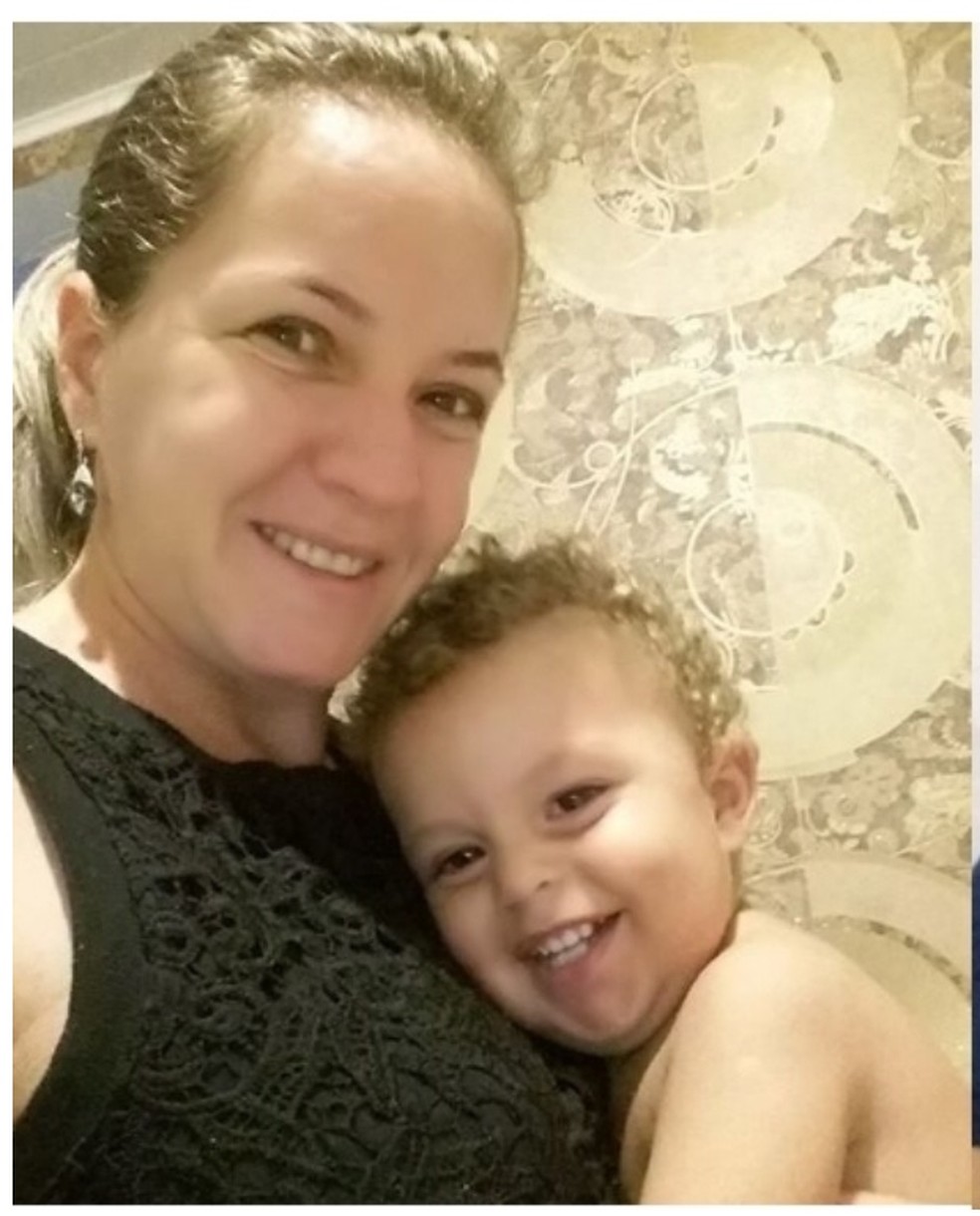 Ex-companheira e filho de policial foram mortos a tiros em CamboriÃº. â€” Foto: ReproduÃ§Ã£o/Facebook