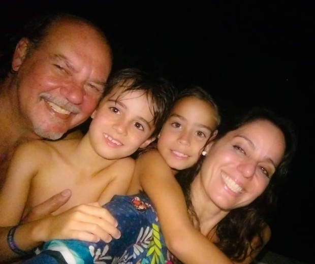 Claudia Mauro e Paulo César Grande com os filhos Pedro e Carolina (Foto: Reprodução/Instagram)