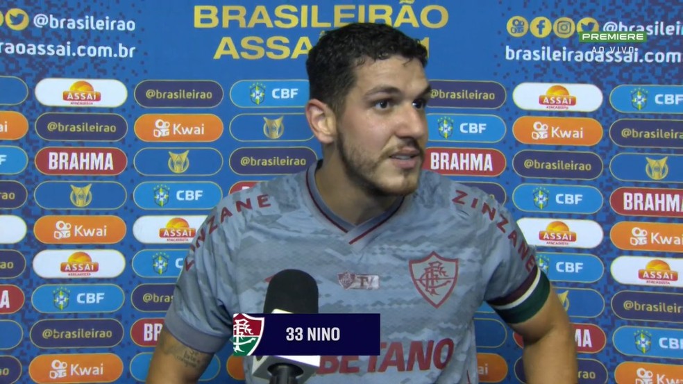 Nino concede entrevista na saída de campo, no duelo contra o Juventude pelo Campeonato Brasileiro — Foto: Reprodução