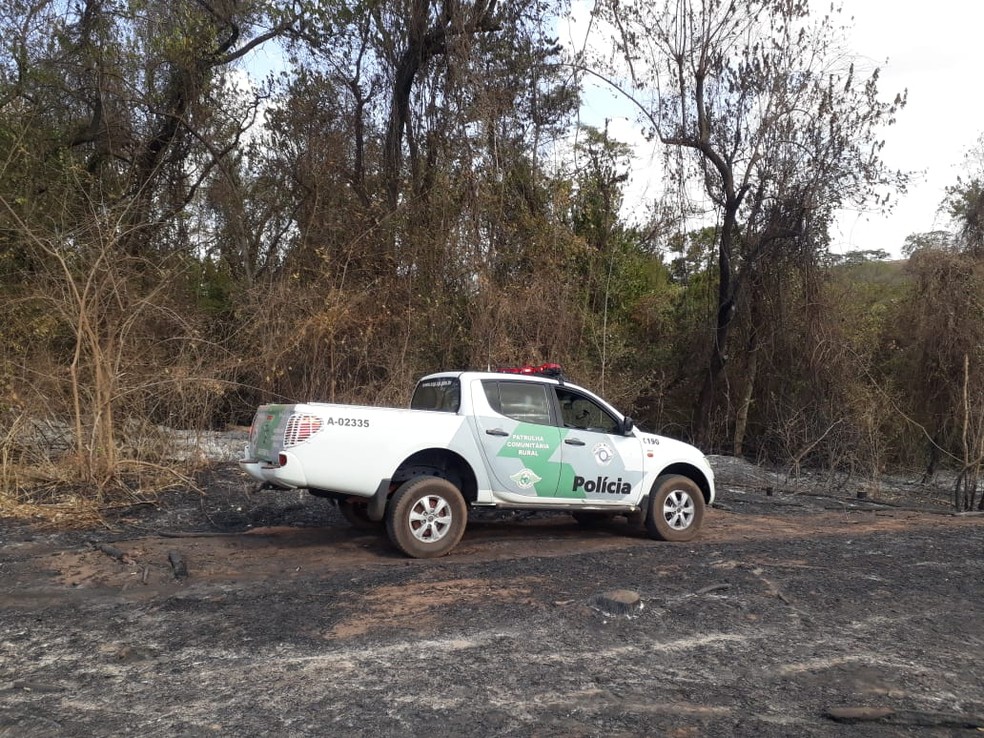 Sitiante é multado em quase R$ 21 mil pelo uso irregular de fogo — Foto: Polícia Ambiental 