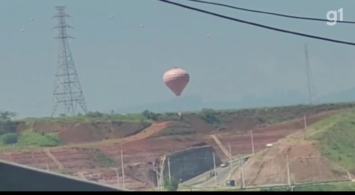 Dois balões caem na Via Cambuí em São José dos Campos