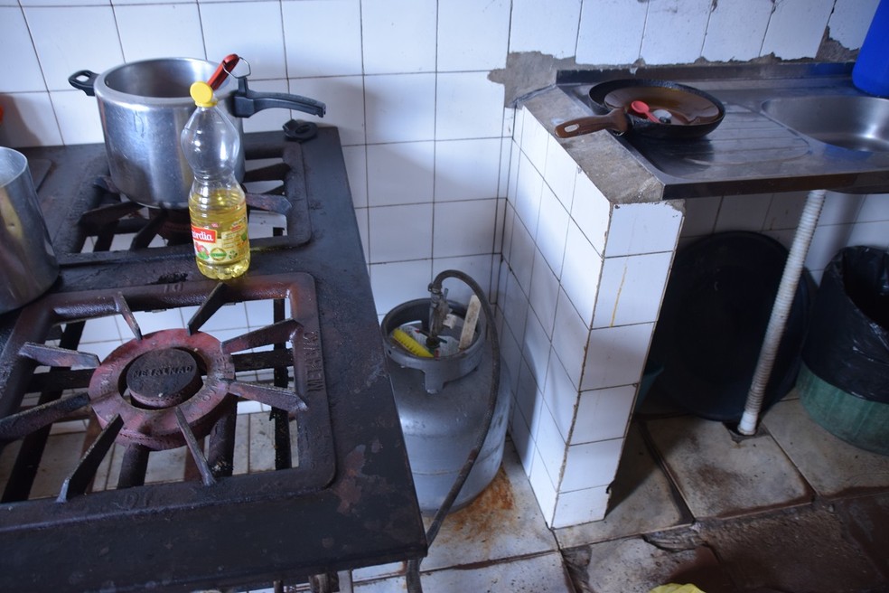 Cozinha da Unidade Escolar Thomaz de Aquino Andrade (Foto: DivulgaÃ§Ã£o/MP-MA)