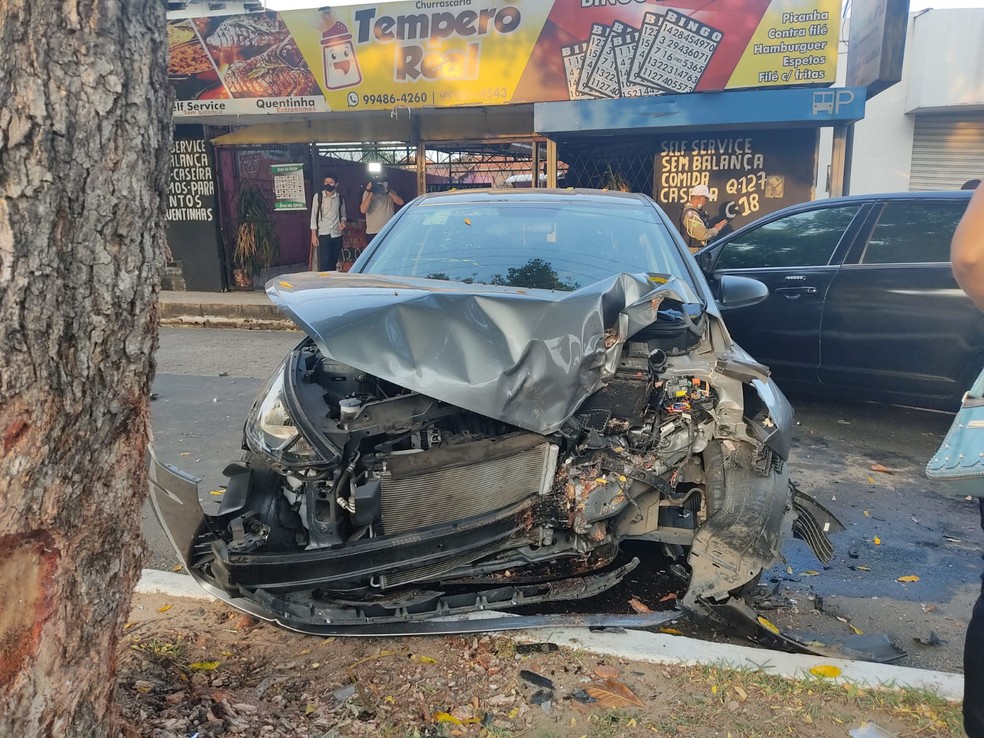 Grave acidente deixa feridos na Avenida Joaquim Nelson, Zona Sudeste de Teresina — Foto: Ângela Bispo/TV Clube
