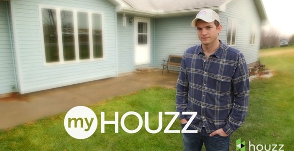 Ashton Kutcher em frente a casa de sua mãe (Foto: Reprodução/Houzz)