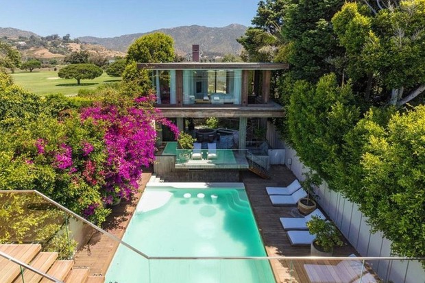 Pamela Anderson quer vender mansão em Malibu por R$ 85 milhões (Foto: Divulgação)