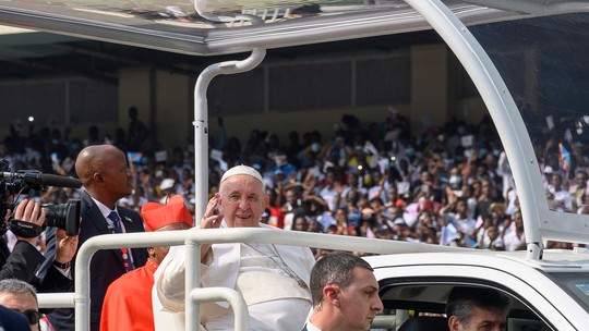 Igreja Católica vai sortear carro usado pelo Papa Francisco no Panamá por crise financeira