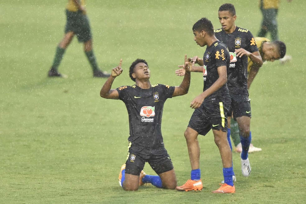 Matheus Fran&ccedil;a comemora gol pela Sele&ccedil;&atilde;o &mdash; Foto: Mauro Horita/CBF