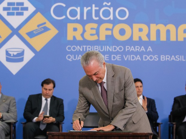 Presidente Michel Temer, durante assinatura da MP que cria o programa Cartão Reforma (Foto: Beto Barata/PR)