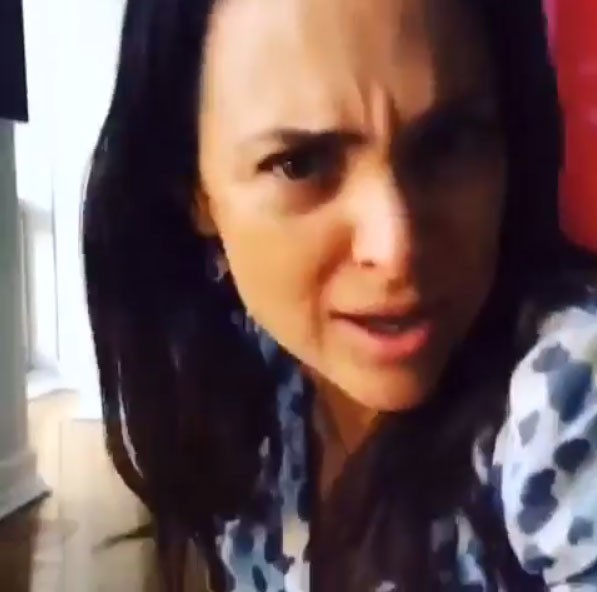 Gabriela Duarte faz caras e bocas no vídeo (Foto: Reprodução - Instagram)