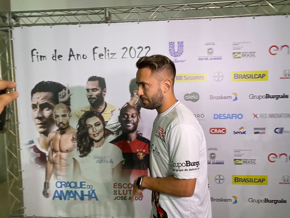 Everton Ribeiro conversou com jornalistas no Craque do Amanh&atilde; &mdash; Foto: Luca Biscaro