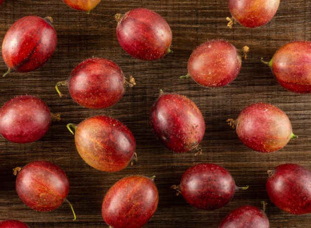A uva rubi tem bagos de coloração mesclada, entre o amarelo e o rosado, durinhos e ovalados (Foto: GettyImages)