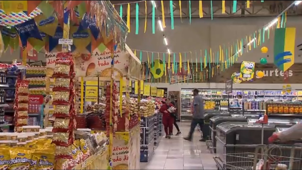 Supermercados fecham durante o jogo do Brasil na Copa (Foto: Reprodução/TV Integração)