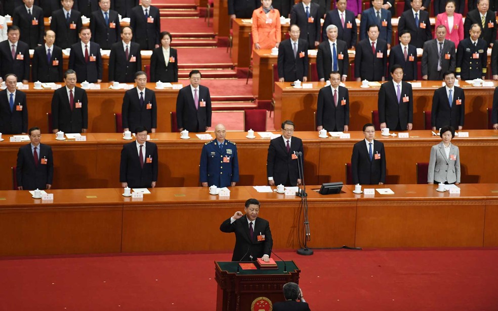 O presidente da China, Xi Jinping presta juramento depois de ser eleito presidente para um segundo mandato (Foto: Greg Baker / AFP Photo)