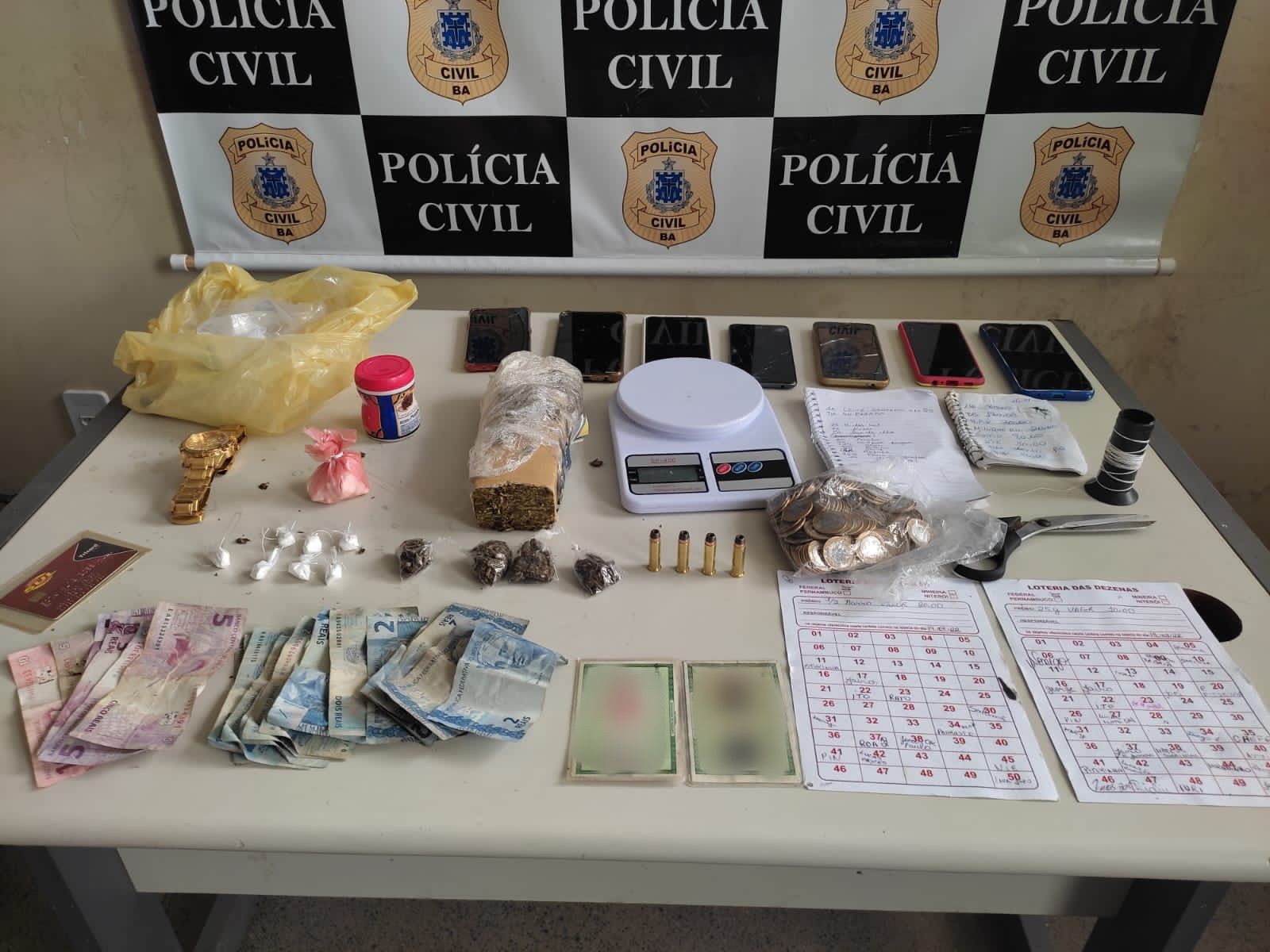 Homem é preso na Bahia após ser flagrado com rifa que oferecia drogas como prêmio