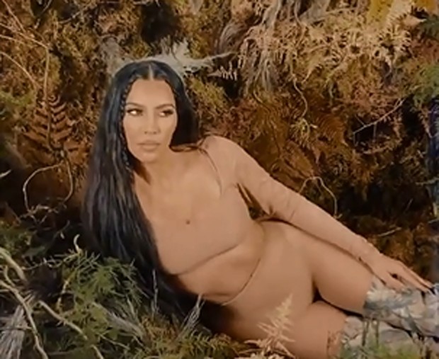 Kim Kardashian estrela ensaio (Foto: Reprodução/Instagram)