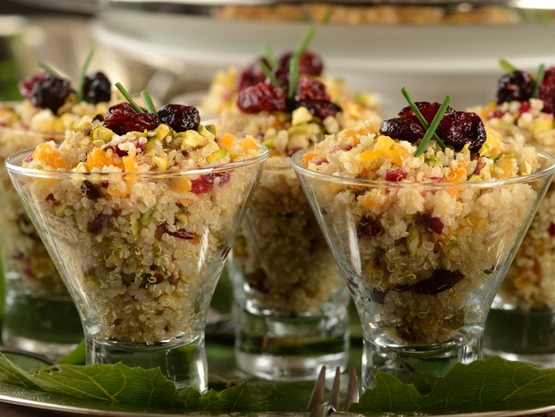 Salada de quinoa com ratatouille, nuts e frutas secas ao azeite de summac (Foto: Wellington Nemeth)