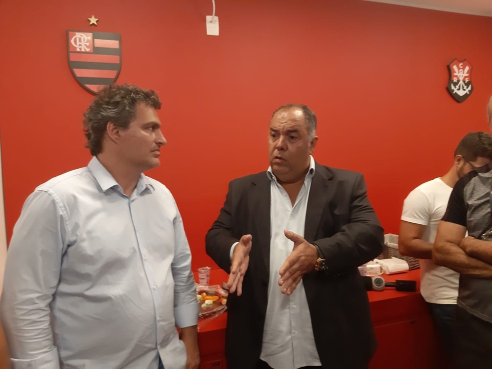 Marcos Braz, VP de Futebol do Flamengo, fala com a imprensa &mdash; Foto: Felipe Schmidt / GloboEsporte.com