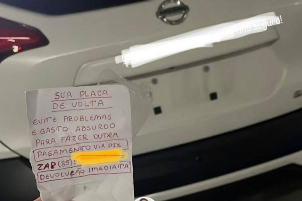 Criminoso furta placa de carro e deixa bilhete exigindo resgate do item em Fortaleza. — Foto: Reprodução