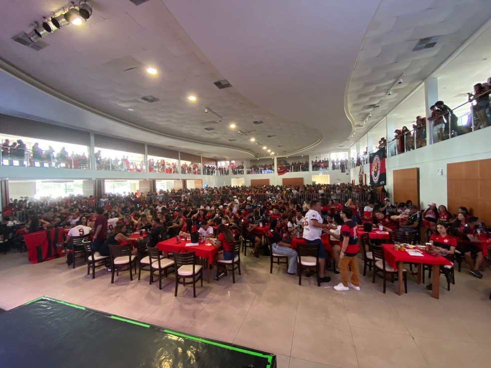 Torcida Acrefl&aacute;naticos reunida para a final da Libertadores 2023 &mdash; Foto: Cr&eacute;ditos: Cassius