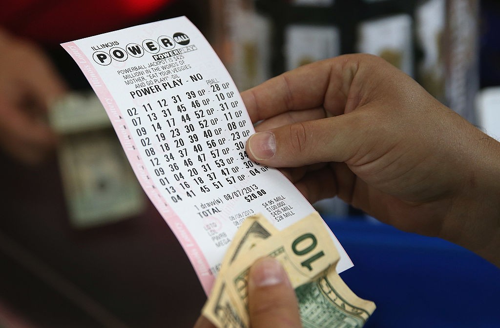 Após 40 anos apostando no mesmo jogo, irmãos ganham na loteria e ficam milionários (Foto: Getty Images)