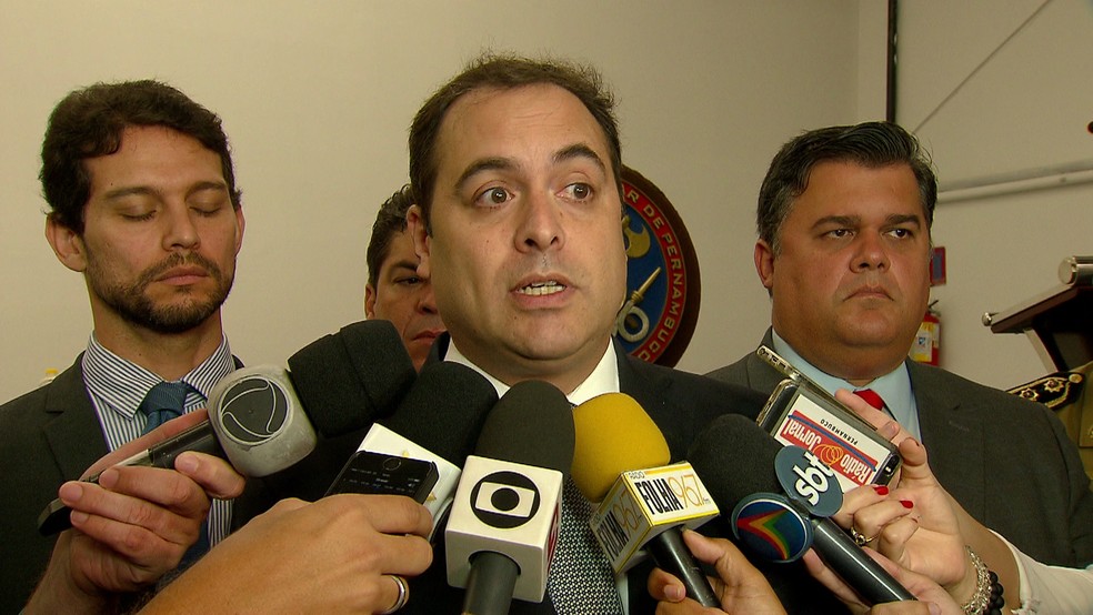 Governador Paulo Câmara falou sobre Operação Torrentes durante aula inaugural de formação do Corpo de Bombeiros (Foto: Reprodução/TV Globo)