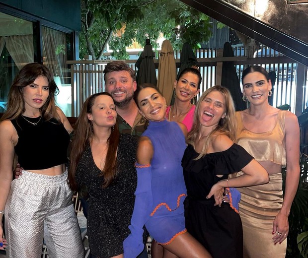 Maiara com Camila Coelho e Carolina Dieckmann, entre outros amigos, em Miami (Foto: Reprodução/Instagram)