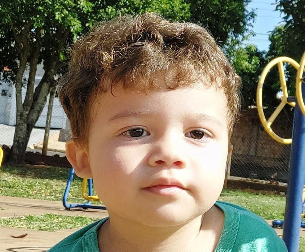 Gustavo tinha 2 anos e sofreu uma descarga elétrica ao colocar um fio na tomada de casa em Assis — Foto: Arquivo pessoal 