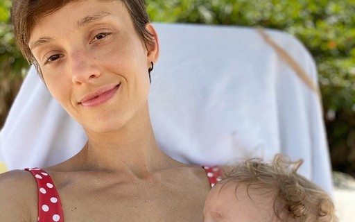 Isabel Hickmann mostra filho cochilando em seu colo: "Tenho sorte"