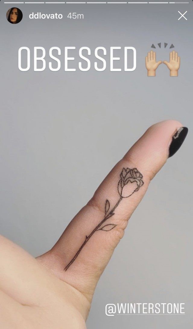 Demi Lovato faz tatuagem para comemorar seis meses de sobriedade (Foto: Reprodução / Instagram)