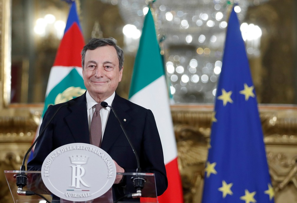 Mario Draghi, nomeado para formar novo governo e assumir cargo de primeiro-ministro da Itália, durante entrevista em Roma nesta sexta-feira (12) — Foto: Yara Nardi/Pool/Reuters