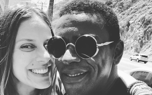 Seu Jorge Posa Com A Amada Minha Mina Minha Amiga Minha Namorada Vogue Celebridade seu jorge posa com a amada minha mina