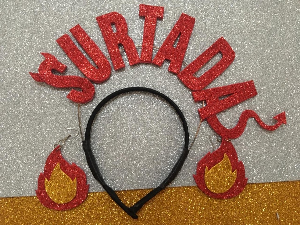 Carnaval Ok Tiaras Inspiradas Em Memes E Pochetes Coloridas Sao Apostas De Acessorios Para A Folia Carnaval 2020 No Piaui G1