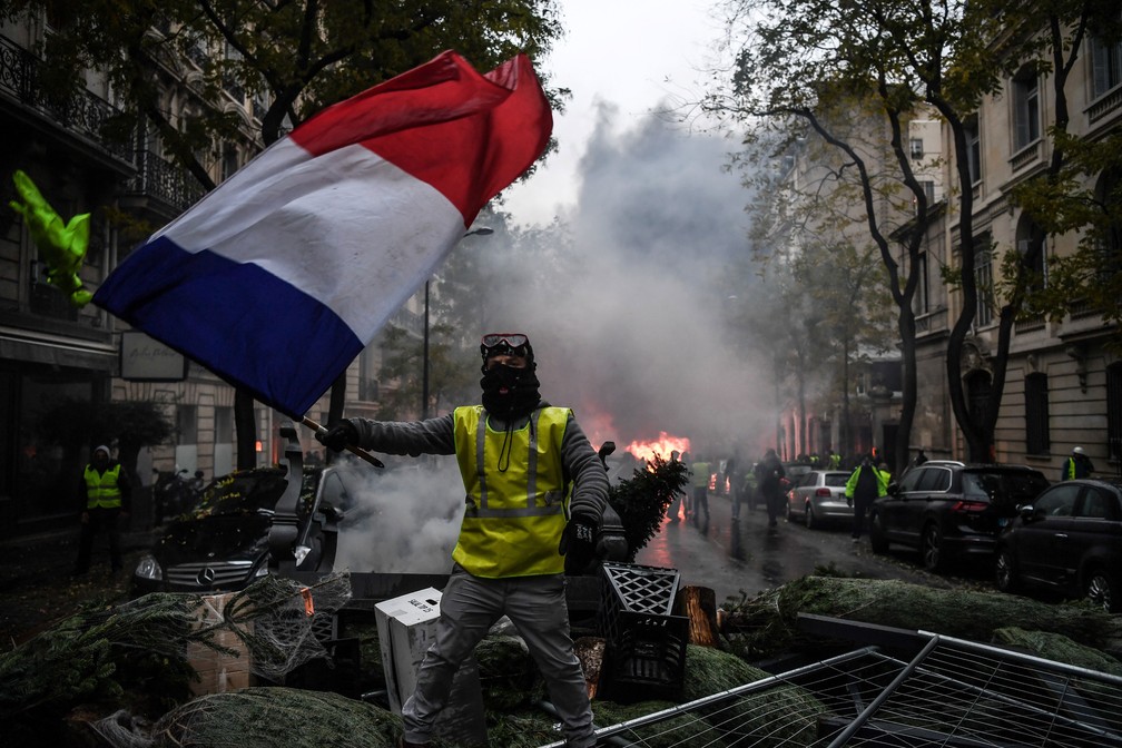 âColete amareloâ protesta em Paris, em 1Âº de dezembro â Foto: Alain Jocard / AFP