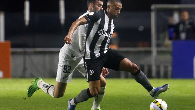 Marçal estreia pelo Botafogo contra o Santos