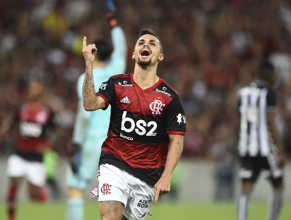 Michael comemora seu gol pelo Flamengo contra o Botafogo: foram quatro marcados em 41 partidas — Foto: André Durão / GloboEsporte.com