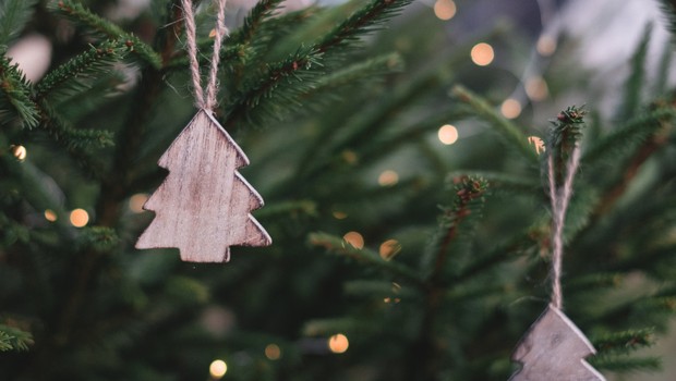 Reutilizar a decoração de Natal é uma atitude sustentável em uma época de tanto consumo – e desperdício (Foto: Pexels)