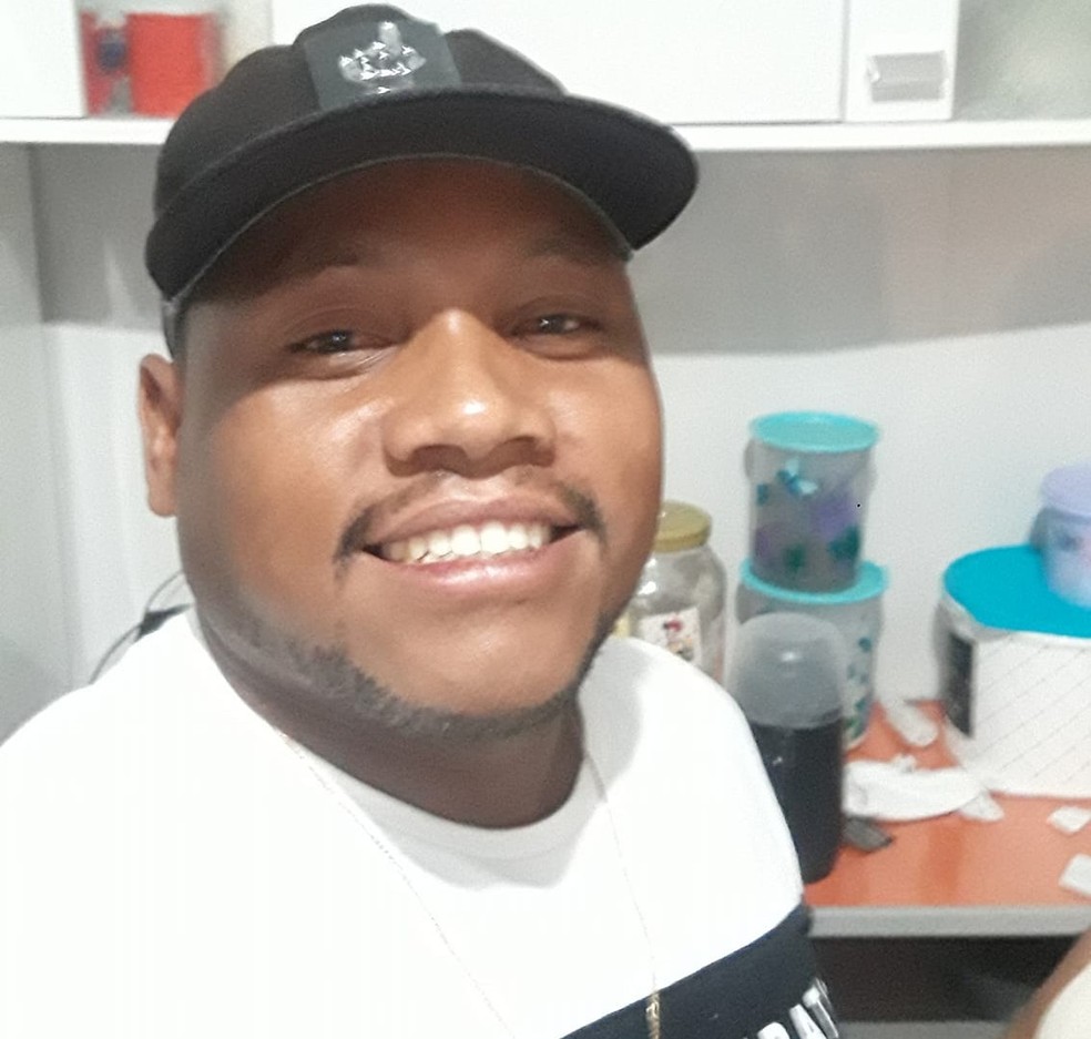 Adenilson Costa esfaqueou cinco pessoas em Samambaia, no DF; avó e neta morreram — Foto: Facebook/Reprodução