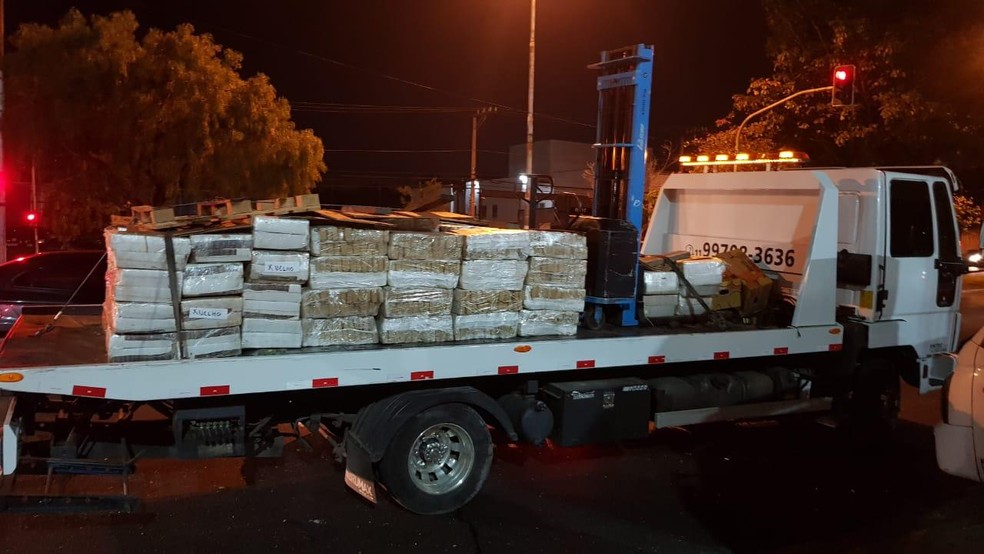Polícia apreende oito toneladas de maconha em entreposto de hortifrúti na região do Ceagesp, na Zona Oeste de SP — Foto: Deic/Divulgação