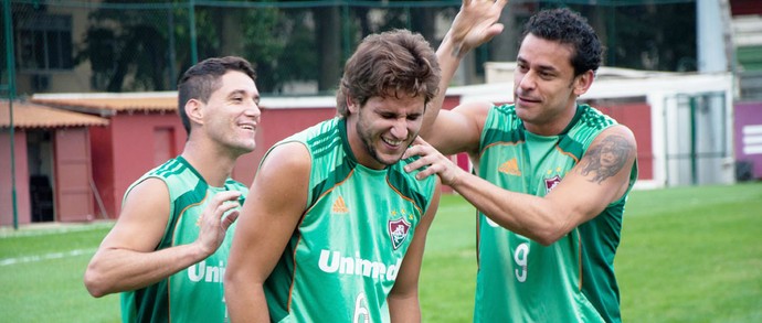 Técnicos e jogadores protagonizam duelo de ex-tricolores no clássico