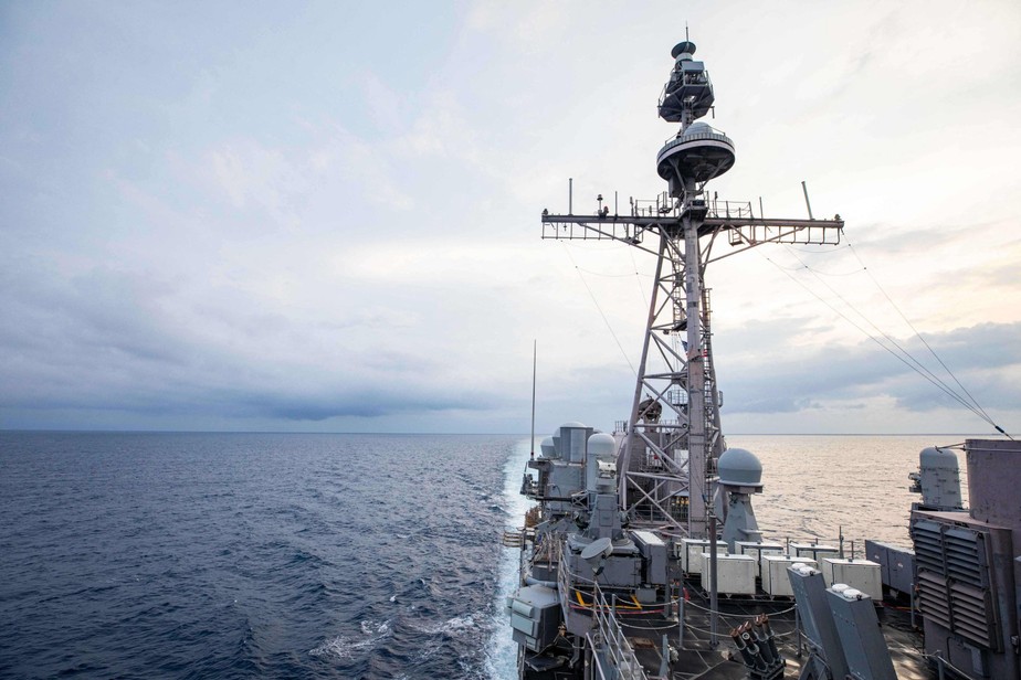 Pela primeira vez desde escalada da crise, dois navios da Marinha dos EUA navegam no Estreito de Taiwan