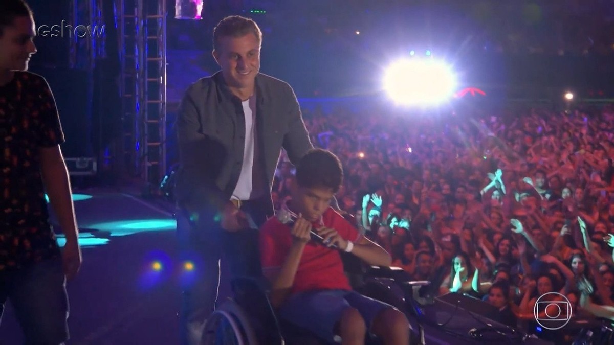 Fã que cantou com Alok para 70 mil pessoas relembra encontro com o ídolo 'Muito emocionante