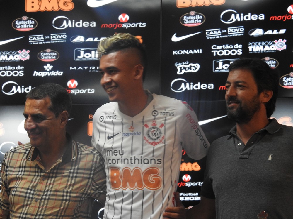 Com número já definido, Cantillo descarta camisa 24 e diretor brinca: 