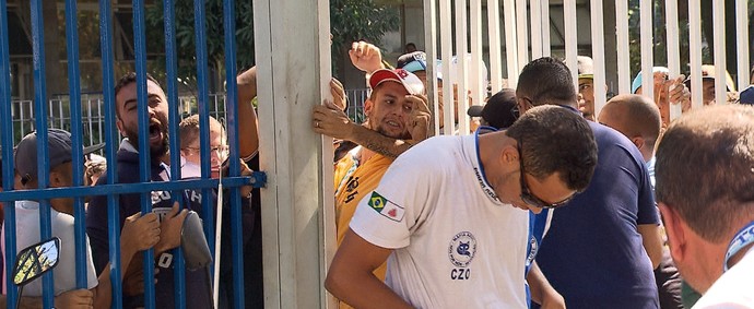 Tumulto marca 1º dia de venda de ingressos para a torcida do Cruzeiro