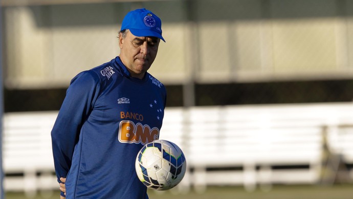 Marcelo Oliveira fecha parte do último treino do Cruzeiro antes do clássico