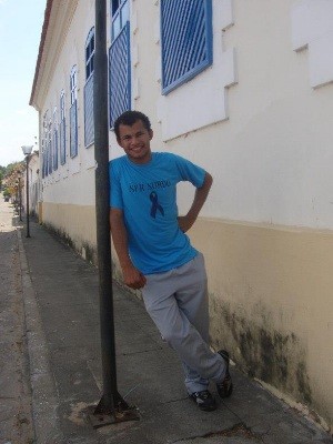Rodrigo Nascimento Guedes, de 21 anos, tem deficiência auditiva e está sem o acompanhamento do intérprete nas aulas, em Goiás (Foto: Rosemeire Vaz/Arquivo Pessoal)