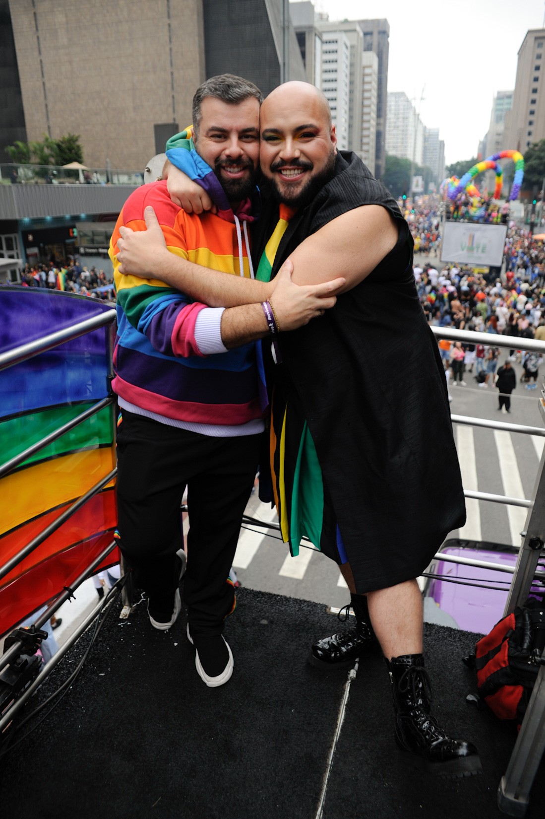 Tiago Abravanel e o marido, Fernando Poli, na Parada do Orgulho LGBT+ (Foto: Eduardo Martins/AgNews)