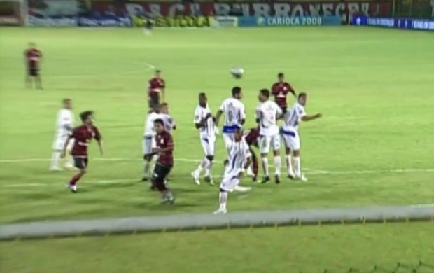 Memória: em 2009, Léo Moura dá show e Fla goleia Duque de Caxias