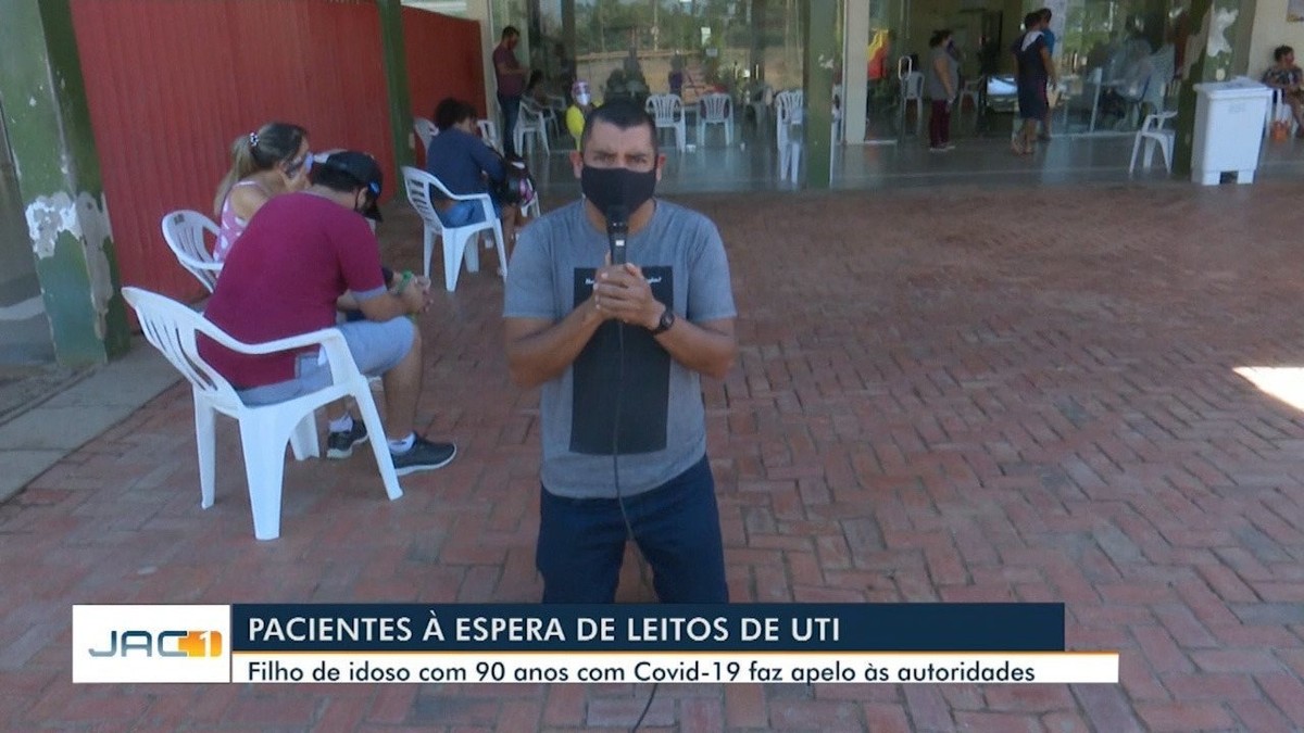 De joelhos, filho implora por vaga na UTI para pai de 90 anos entubado com Covid-19 no AC
